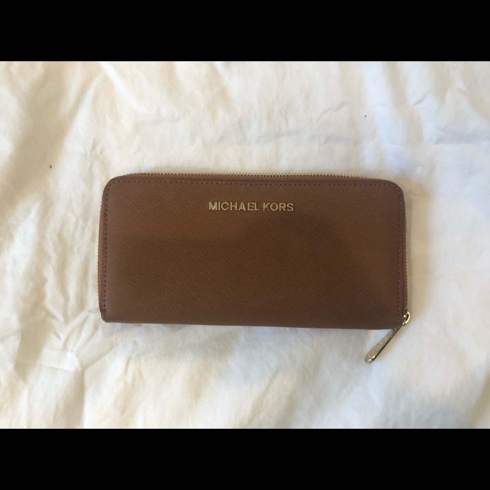 Michael Kors Zip Wallet